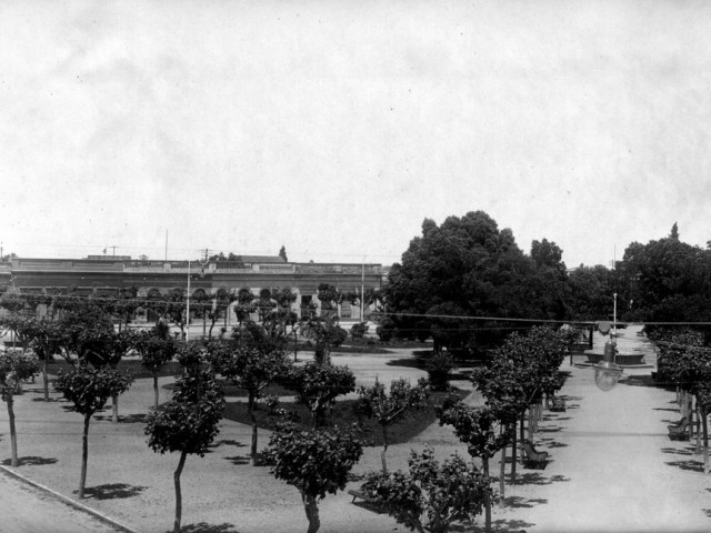 Plaza_Lavalleja_y_Flores_1920